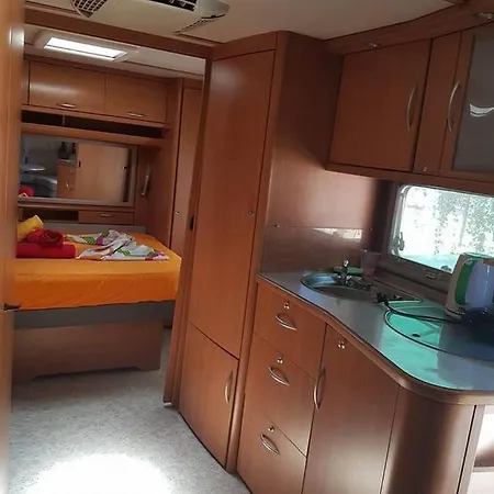 Campsite Caravan Rona