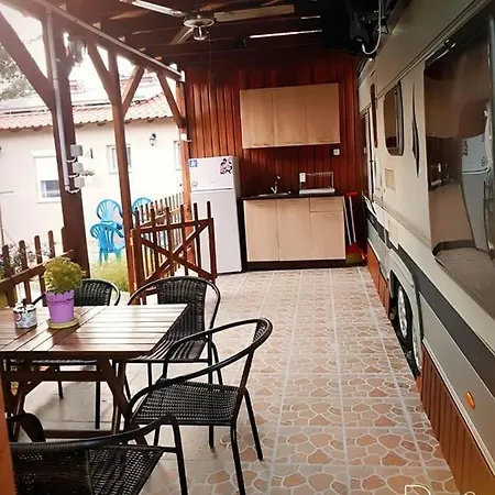 Caravan Rona